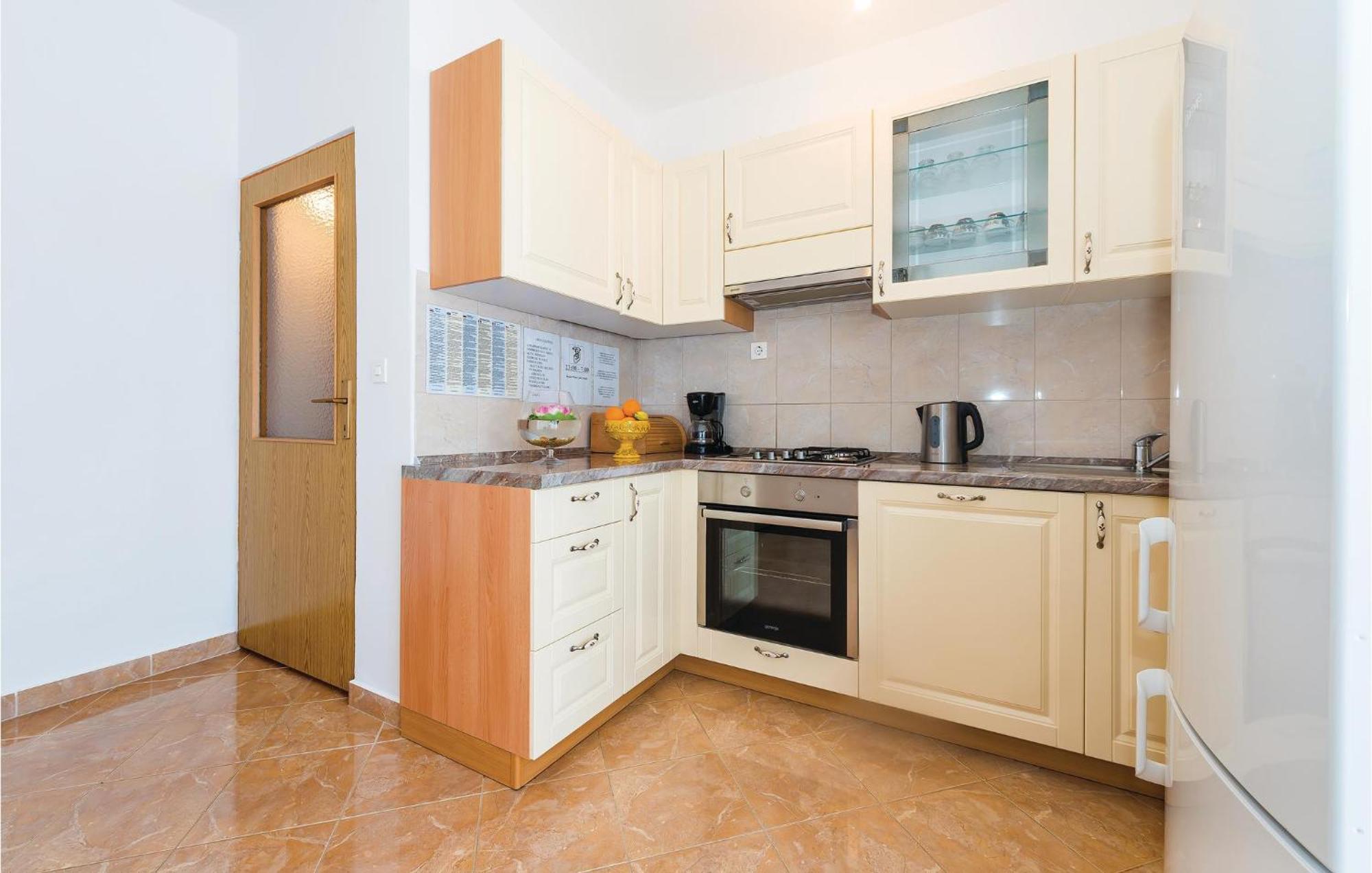 4 Bedroom Cozy Apartment In Vodice Exteriör bild
